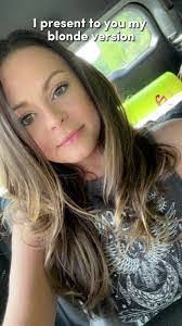 Karlynn Billings's Instagram, Twitter & Facebook