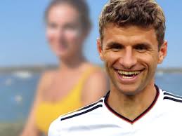 Thomas binder informiert im gespräch mit daniel stricker. Thomas Muller Urlaubsfotos Er Zeigt Seine Fussnagel Lisa Ihren Traumkorper Bunte De