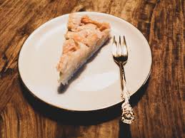 So einfach könnt ihr einen apfel tassenkuchen selber machen. Einfacher Veganer Apfelkuchen Tassenrezept Sandra Tieben