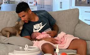 Moreover, his mother sheri was a college volleyball player. Evander Kane S Wife Anna Shares A Baby Girl With The Hockey Player