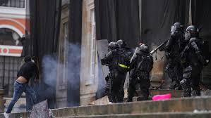 Igual continuar incidint en que la principal ferramenta de lluita contra el virus continua estant en la retallada de llibertats individuals ja no toca. Uhe6hkpb04v5zm
