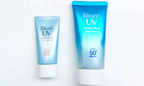 In terms of ingredients the sunscreen uses 8% zinc oxide which. 2017 Vs 2015 Biore Watery Rich Aqua Gel And Essence Comparison Review What Sunscreens You Should Use Instead Vanity Rex