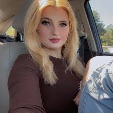 Breanna Bolin's Instagram, Twitter & Facebook