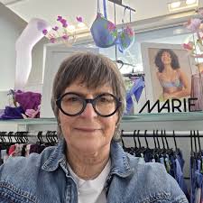 Where to find authentic Italian leather clothing in Venice, Italy?