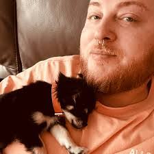 Dara Lynch's Instagram, Twitter & Facebook