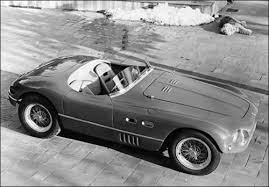 Il telaio della f355 era costruito interamente in acciaio, la scocca era essenzialmente basata sulla precedente ferrari 348.il motore, ubicato nella parte centrale dell'auto, era un 8 cilindri a v di 90° di 3,5 litri di cilindrata con distribuzione a 5 valvole per cilindro, capace di sviluppare una potenza massima di 380 cv a 8250 giri/min, un incremento rispetto ai 300 cv della 348. Ferrari 1953