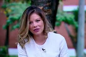 Fueron varios los amores que influyeron en kaleth morales durante su vida, sin embargo, jenny osorio fue uno de los más importantes pues inspiró al cantautor a escribir canciones como novios cruzados y única. Jenny Osorio