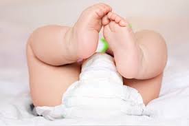 Att blöda i samband med toabesök är vanligt. Utseendet Pa Roda Rander I Barnets Avforing Orsaker Till Att Blod Upptrader I Avforingen Hos Spadbarn