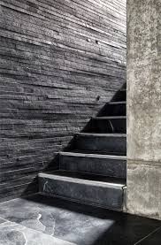 Oft Wird Schiefer Als Treppenbelag Eingesetzt Durch Die Spaltraue Geschliffene Oder Geburstet Oberflachenbe Mit Bildern Architekt Design Steinverkleidung Moderne Treppen