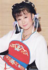 潘迎紫（1949年5月21日 － ），暱稱娃娃，香港 邵氏電影公司出道、走紅於台灣的香港 女演員。. æ½˜è¿Žç´« Moviecool è¯æ–‡å½±å²åº« é›»å½± é€£çºŒåŠ‡ å½±äºº