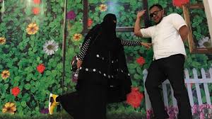 Kang andre seakan tidak terima lantaran orang yang disayanginya menjadi korban tukang sihir hingga tersiksa. Respons Lucky Hakim Soal Kabar Indadari Telah Menikah Lagi Kumparan Com