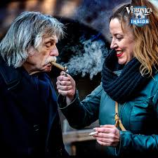 Born 22 september 1982) is a dutch footballer who plays as a goalkeeper for eredivisie club ajax and the netherlands national team. Rene De Boer Renemulti Twitter