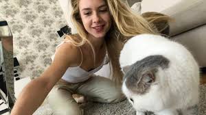 Shy blonde teen girlfriend Alexia Fox gets fucked in homemade amateur porn  video at Fapnado