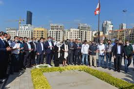وفد موسع من "المستقبل" تتقدمه بهية الحريري زار ضريح الرئيس الشهيد زار وفد موسع من كتلة "المستقبل" والمكتبين السياسي والتنفيذي والأمانة العامة تتقدمه النائب بهية الحريري ضريح الرئيس الشهيد رفيق