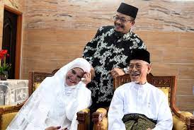 Media kuliah studio 3 months ago. Bertemu Jodoh Di Pusat Pendidikan Ustaz Kazim Semasa Mstar