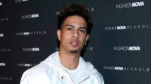 Austin mcbroom has been with girlfriend catherine paiz and the two have been engaged since august 2017, but followers are under the impression that famous youtuber austin mcbroom, of the ace family, has been accused of rape, according to a youtube video made by cole carrigan. Who Austin Mcbroom Was Dating Before He Met Catherine Paiz