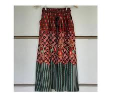 Bukan hanya itu guys, para wanita yang menggunakan rok mini juga akan terlihat stylish dan seksi pada saat menggunakannya. 15 Model Rok Batik Terkini Yang Wajib Kamu Coba Di Tahun 2020 Updated 2020 Bukareview