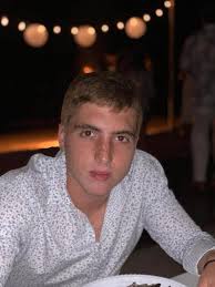 Nico, 20 años después seguimos convencidos que llegaste para alegrarnos la  vida. Como decías con toda razón de chico: "Que aburrida sería esta familia  sin mí". ¡Feliz cumpleaños hijo!