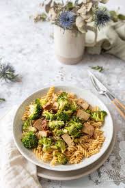 Pates Cremeuses Au Tofu Fume Et Brocolis Recette En 2020 Tofu Fume Tofu Recette Vegetarienne Facile