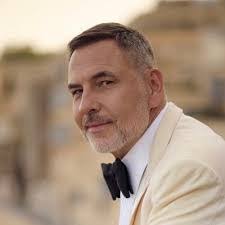 Cara Mayhew's Instagram, Twitter & Facebook