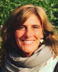 Lisa Ruark's Instagram, Twitter & Facebook