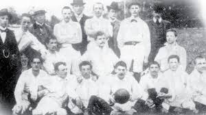 Bekleidungsstücke in münchen, bayern bei mir. Geschichte Die Hohe Und Tiefpunkte Des Fc Bayern Fc Bayern Munchen Bundesliga Fussball Sport Themen Br De