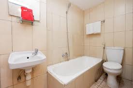 It features an outdoor pool and 2 dining options. Hotel Reddoorz Plus Singosari Raya Semarang Semarang Hotelopia