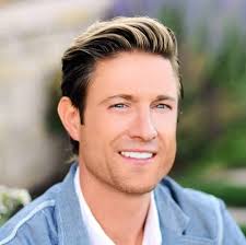 Hey all. My name's Matt. I live in Provo. I'm 47 and been single for 18  months. Looking to meet new friends & hopefully a future best friend :)