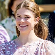 Princess Estelle, Prince Oscar adorably steal the show in new family photo