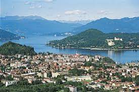 Spiagge lago maggiore le più belle spiagge del lago maggiore dislocate nelle tante località lido di arona in zona piazzale aldo moro, spiaggia attrezzata con bar, wc, doccie , lettini , giochi per i. Arona Town In Lake Maggiore Italy