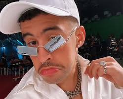 Impacta bad bunny a sus fans vestido como drag queen en su nuevo video #yoperreosola. Bad Bunny 21 Facts About The Rapper You Probably Never Knew Popbuzz