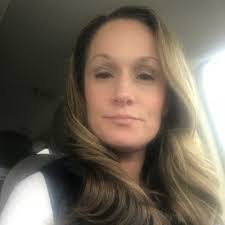 Amanda Suess's Instagram, Twitter & Facebook