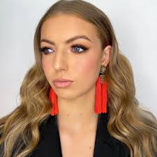 1:1 makeup lesson by Kiara with @lilly.gurudoss ———————- Discover your  unique beauty with our personalised makeup training and services. From  natural looks to glamorous styles, we'll help you shine at any occasion.