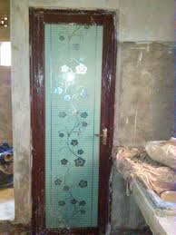 Pintu aluminium motif kayu atau pintu aluminium urat kayu adalah salah satu solusi untuk anda yang tetap menginginkan desain dan tampilan jendela kayu dengan harga yang lebih ekonomis dan kualitas yang lebih baik. Gambar Pintu Aluminium Yang Baru Saja Dipasang Pada Kamar Mandi Kamar Mandi Kayu Pintu