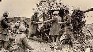 Er schien versonnen zu lächeln, als die nationalhymnen gespielt wurden. Griechisch Italienischer Krieg Wikipedia