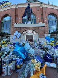 THE BEER CANS KEEP COMING 🍺 And updated look at the Uecker statue ...