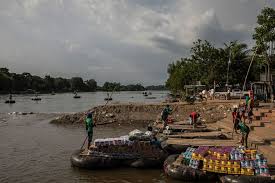 From mexico to guatemala, it's usually cans of cooking oil or bags of rice what the policy makers in mexico city might not comprehend, though, is what a diligently patrolled border with guatemala. Mexico S Guatemala Border Plan Threatens Local River Economy Bloomberg