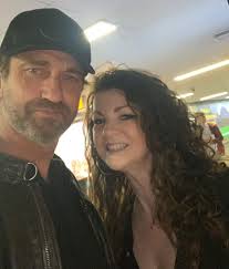 Helena Morrow (@Helenamorrow)