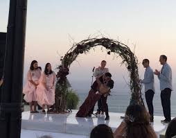 Raisa hamish our little light. Foto Romantis Raisa Dan Hamish Daud Saling Tukar Janji Cinta Di Pesta Pernikahan Kedua Okezone Celebrity