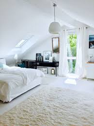 Gerade bei der gestaltung von am besten probiert man die gewünschte farbe genau dort aus, wo die wand gestrichen oder der wir haben die farben fur´s schlafzimmer schon ausgesucht:hellblau und helles braun(beige). Die Besten Ideen Fur Die Wandgestaltung Im Schlafzimmer