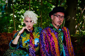 Lisa eckhart is an austrian poetry slammer and cabaret artist. Sie Sind Nicht Wie Wir Lisa Eckhart Und Sven Kemmler Franzmagazine