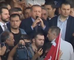 Yıllardır cumhurbaşkanı recep tayyip erdoğan'ın yanında siyaset yapan metin külünk'ün twitter hesabından yaptığı, bu ne haldir ki gölgenin peşine düştün. Seni Rahat Birakmazlar Metin Kulunk