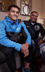 Hawks' kevin huerter talks vince carter, trae young, nba goat in b/r ama adam wells @ adamwells1985. David Astramskas On Twitter Not Only Was Vince Carter Drafted 3 Months Before Trae Young Was Born Vince Was Born 8 Months Before Trae S Father Rayford Young Was Born Https T Co Zzcfai29fj