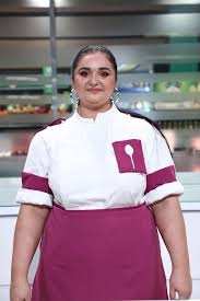 Tânăra este de meserie bucătar și lucrează la un stand up comedy. Narcisa Birjaru De La Chefi La CuÈ›ite PozÄƒ AlÄƒturi De SoÈ› Cum AratÄƒ BÄƒrbatul Cu Care S A CÄƒsÄƒtorit La 14 Ani Antena 1