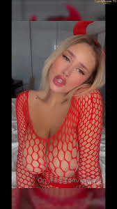 Merelin1 aka merelin_ aka ValeriaKs - Porn - EroMe