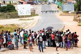 Até agora, segundo ele, somente 800 venezuelanos foram para outras regiões do brasil desde o início do ano, sendo que a. Veiculos Com Ajuda Para Venezuela Sao Retirados Da Fronteira Com Brasil Noticias R7 Internacional
