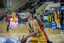 Le service de résultats de basketball en direct de livescore.in fournit aux parieurs mais également au fans de basketball des résultats en temps réel pour toutes les ligues majeures de basketball. Basket Ball Pro B L Alm Evreux Plombee Par Sa Premiere Mi Temps A Quimper