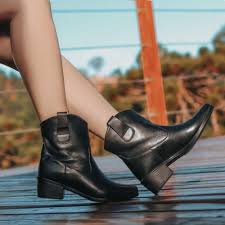 Bota Feminina Cano Curto Couro Bico Fino Country Conforto | Feminino | Via Miss | Preto | 40
