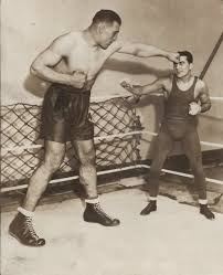 Then, just have a friend measure from one fingertip to the other. 15 Boxing Champions With Incredible Ape Indices Howtheyplay
