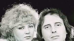 Zpívající bubeník vítězslav vávra, který se narodil 16. Zpivajici Bubenik Vitezslav Vavra 67 Veznem Ve Vlastnim Byte Ven Se Dostal Naposledy Loni Extra Cz